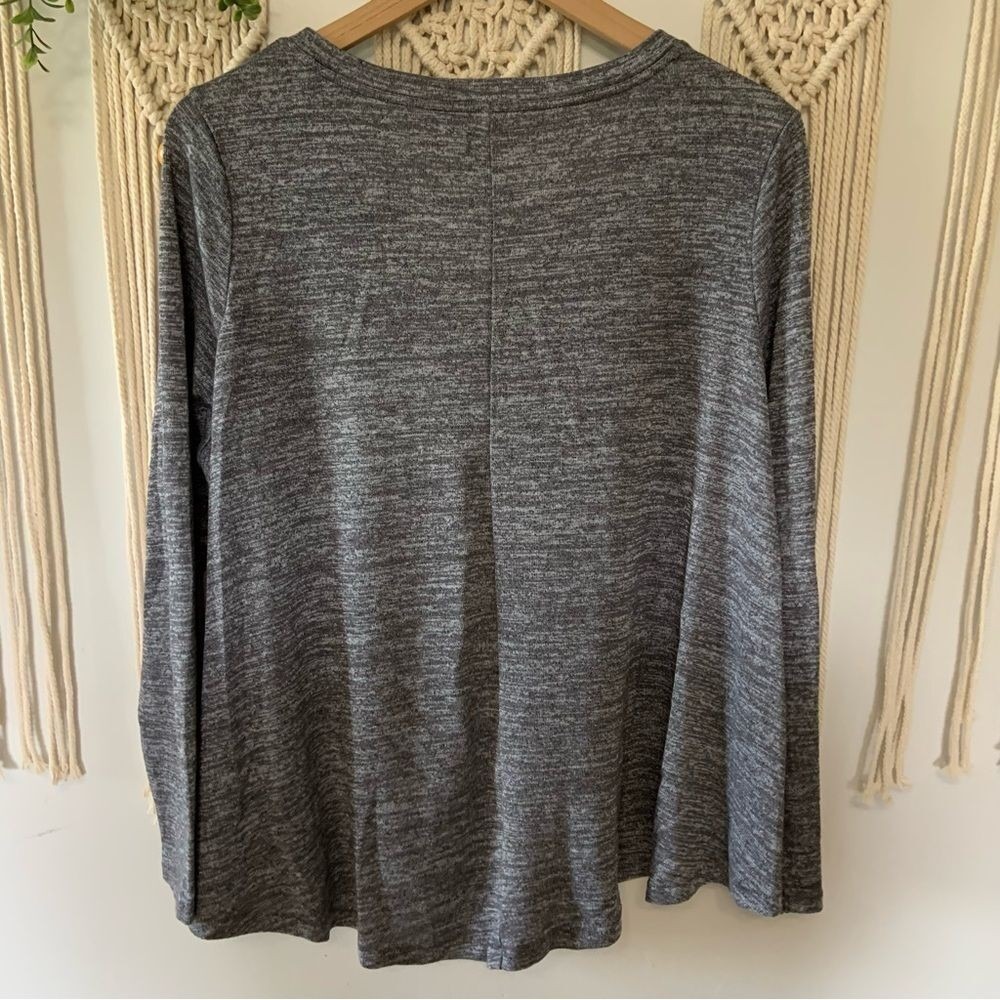 AERIE Women's V Neck Curved Hem Long Sleeved Top Grey Size Large - Picture 5 of 9